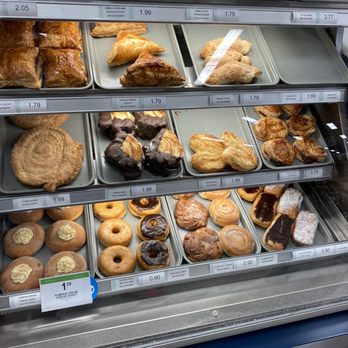 Publix - a variety of pastries in a display case - Grocery Near Me - Pigeon Forge, Tennessee
