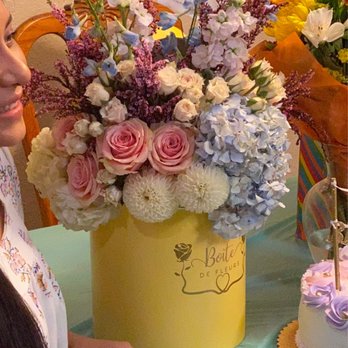 Boite De Fleurs - Flower arrangement - Florists Near Me - Phoenix, Arizona