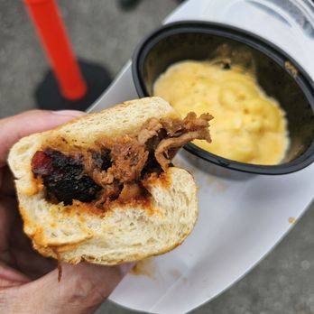 Famous Dave's Bar-B-Que - Pulled pork slider and corn mac & cheese - Barbeque Near Me - San Jose, California Famous Dave's Bar-B-Que - Pulled pork slider and corn mac & cheese - Barbeque Near Me - San Jose, California