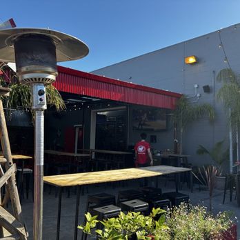 Capelo's Barbecue - Outside seating - Barbeque Near Me - Redwood City, California