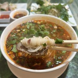 Alo Saigon - Bun Bo Hue - Spicy Lemongrass Soup