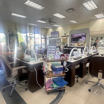 Bellaggio Nail and Spa - Large salon - Nail Salons Near Me - Indio, California Bellaggio Nail and Spa - Large salon - Nail Salons Near Me - Indio, California