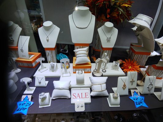 MARC JACOB JEWELERS by null