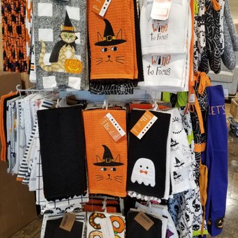 HomeGoods - Always have holiday items for cat lovers. - Home Decor Near Me - Portland, Oregon HomeGoods - Always have holiday items for cat lovers. - Home Decor Near Me - Portland, Oregon