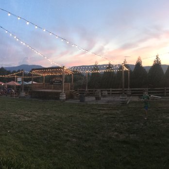 Blue Mountain Brewery - Gorgeous view at sunset - Brewpubs Near Me - Afton, Virginia