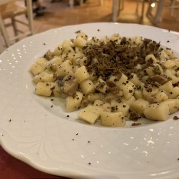 Ristorante Masolino - Gnochetti with truffle and porcini mushrooms - Italian Near Me - Panicale, PG Ristorante Masolino - Gnochetti with truffle and porcini mushrooms - Italian Near Me - Panicale, PG