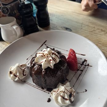 Blackwall Hitch - Molten Lava Cake - New American Near Me - Baltimore, Maryland