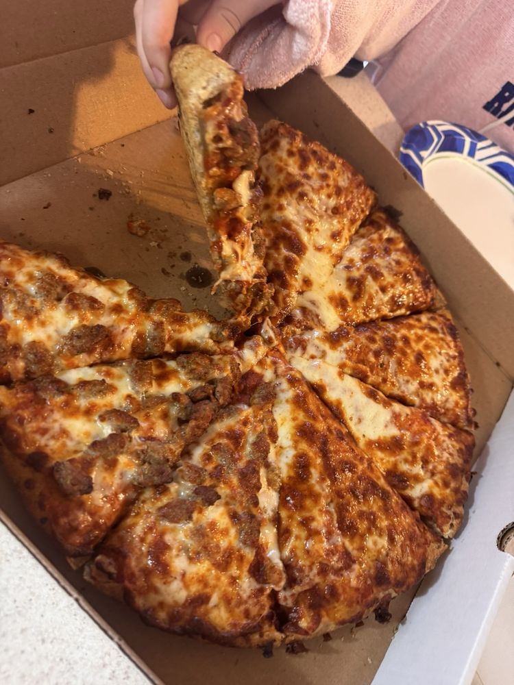 West Main Pizza Logo