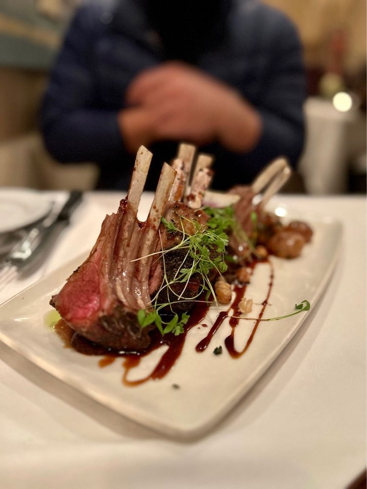 Toma Restaurant & Bar