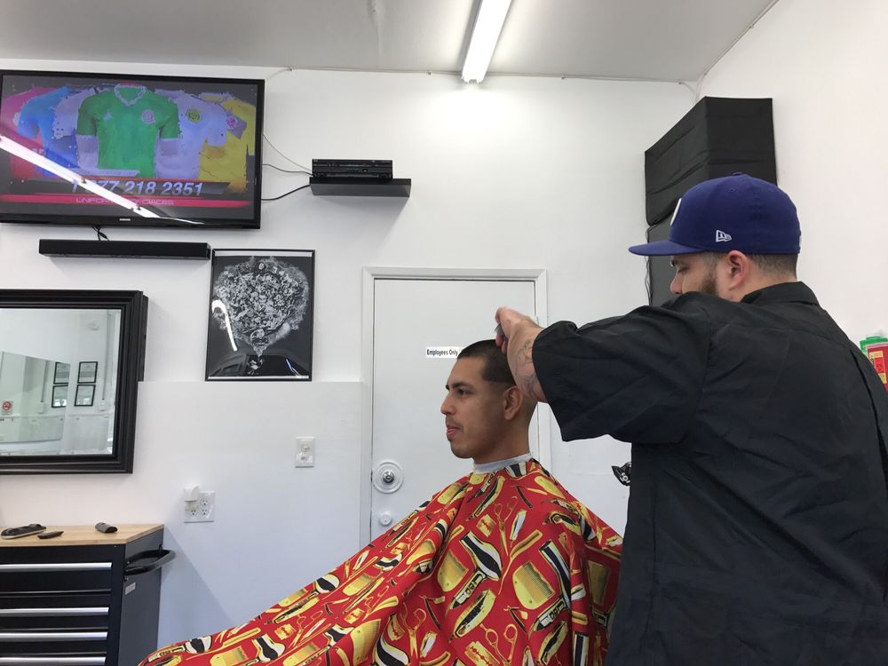 CROWNED ROSE BARBER SHOP 24 Photos & 32 Reviews 1507 N Lake Ave