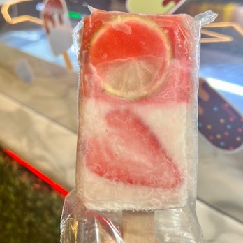 Moti- Lincoln Park - Strawberry lime Paleta - Halal Near Me - Chicago, Illinois Moti- Lincoln Park - Strawberry lime Paleta - Halal Near Me - Chicago, Illinois