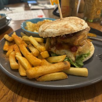 Nando's - The Sunset Burger + Peri Chips - Fast Food Near Me - London, XGL Nando's - The Sunset Burger + Peri Chips - Fast Food Near Me - London, XGL