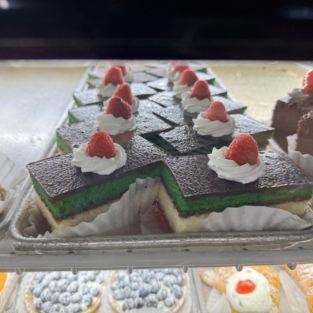 Belli Baci Bakery - Bakeries Near Me - Staten Island, New York
