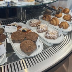 Après Ski Chalet - Egg sandwiches and muffins