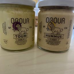 Hummus and garlic Toum Hummus and garlic Toum