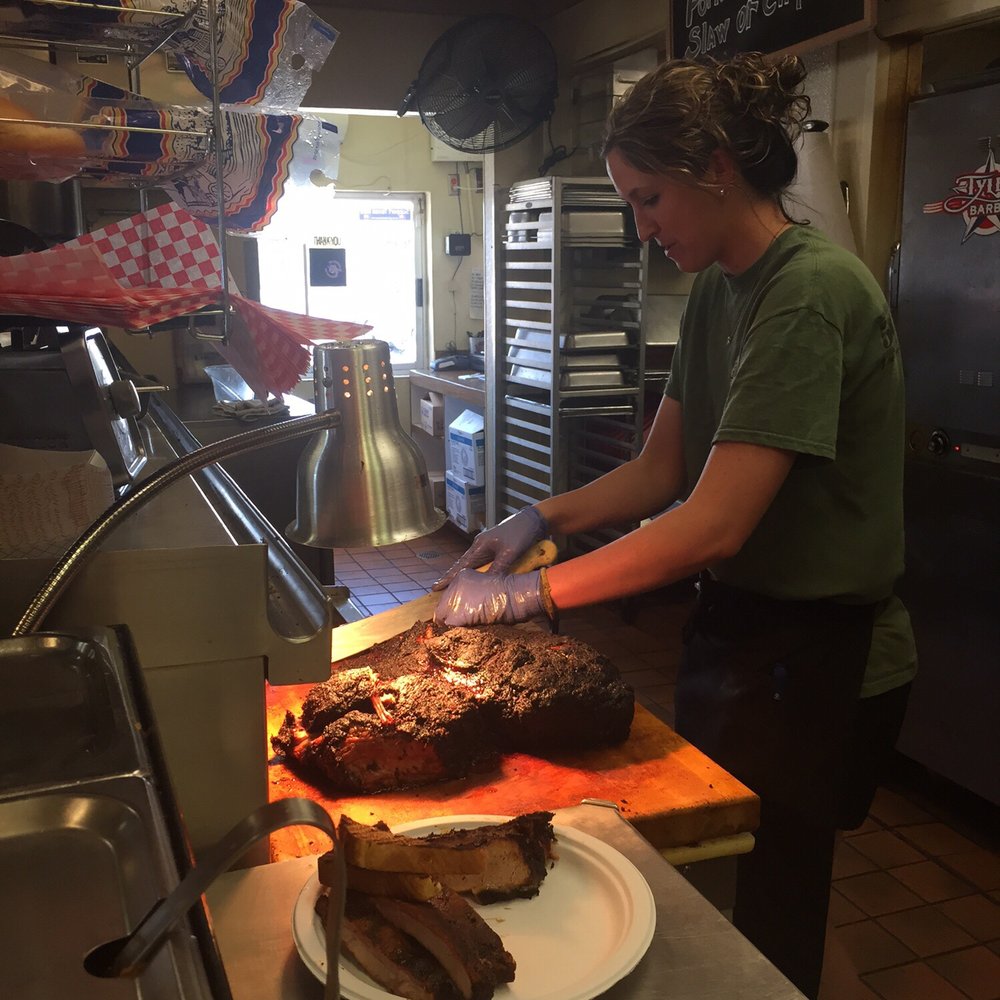 Tyler's Barbeque - Cutting the fresh brisket! Yum! - Barbeque Near Me - Amarillo, Texas Tyler's Barbeque - Cutting the fresh brisket! Yum! - Barbeque Near Me - Amarillo, Texas