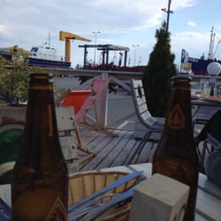 Cantina Port - Stoliki z widokiem na port