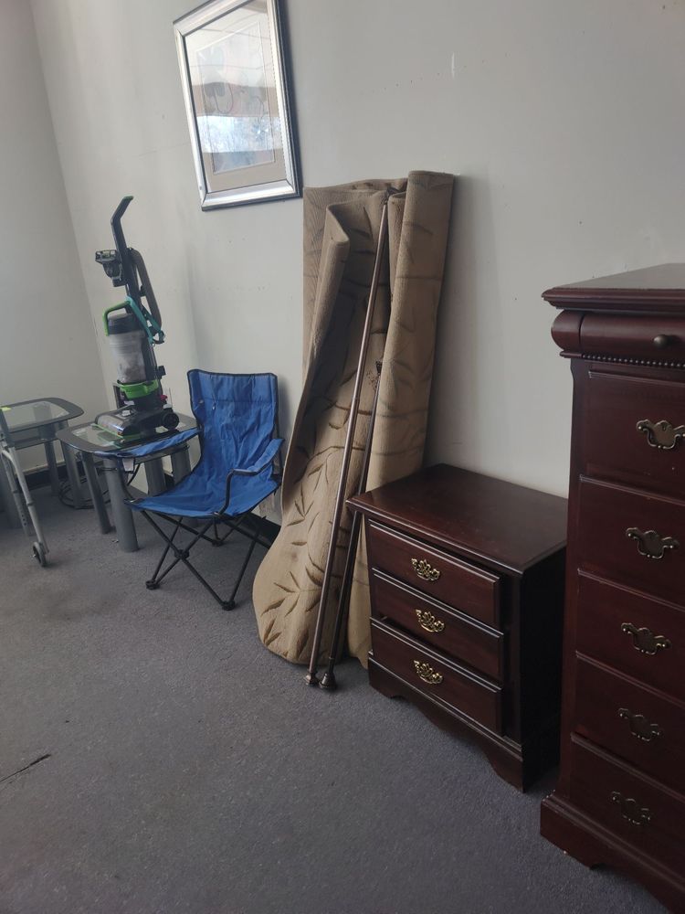 HIDDEN TREASURES Updated September 2024 23 Photos 415 S 2nd Ave