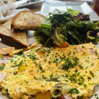 Belle Vie Cafe - Omelette with salad and gluten free bread - Cafes Near Me - Guilford, Connecticut Belle Vie Cafe - Omelette with salad and gluten free bread - Cafes Near Me - Guilford, Connecticut