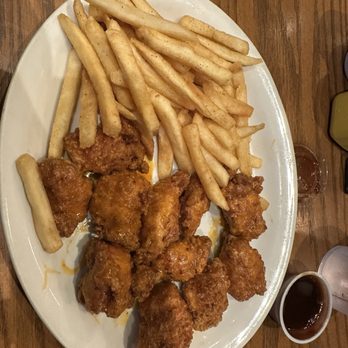 Anchor Bar - Amherst - Boneless wings and french fries - American Near Me - Amherst, New York