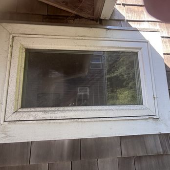 Happy Camp Hideaway - On entry deck a disgusting dirty window, gave a good idea what we anticipated inside. - Resorts Near Me - Tillamook, Oregon