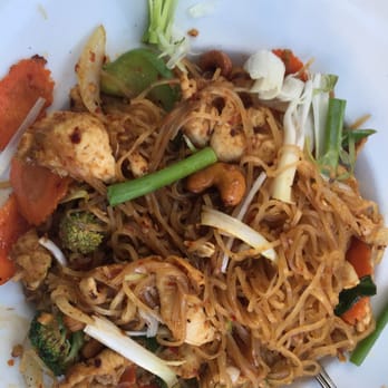 Sabai Cafe & Bar - Spicy Cashew Noodle, hot to the mouth, and very tasty! - Thai Near Me - Eugene, Oregon