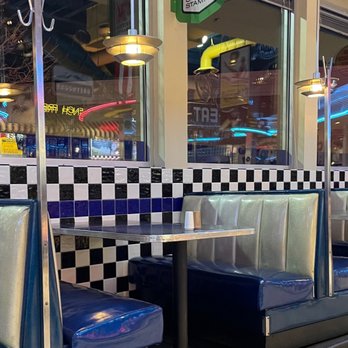 Portillo's Elmhurst - Hot Dogs Near Me - Elmhurst, Illinois