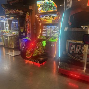 Sky Zone Trampoline Park - Acade games - Trampoline Parks Near Me - Riverside, California