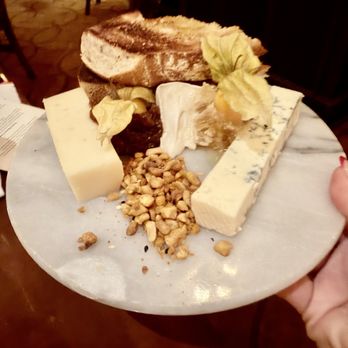 Le Cellier Steakhouse - Cheese plate - Steakhouses Near Me - Orlando, Florida Le Cellier Steakhouse - Cheese plate - Steakhouses Near Me - Orlando, Florida