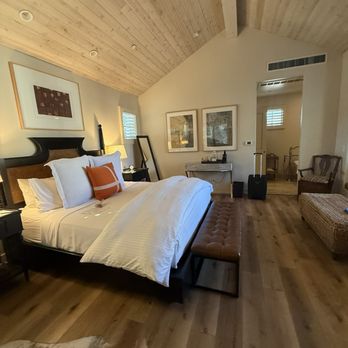 Hotel Cheval - Room 201. Great soaring ceiling. - Hotels Near Me - Paso Robles, California Hotel Cheval - Room 201. Great soaring ceiling. - Hotels Near Me - Paso Robles, California