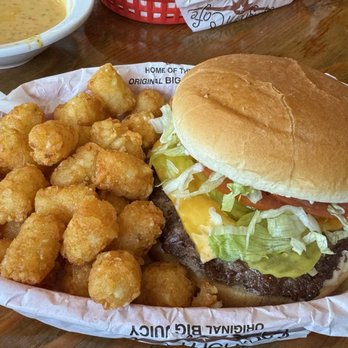 Longhorn Cafe - Jalapeño cheeseburger with tator tots - Cafes Near Me - New Braunfels, Texas Longhorn Cafe - Jalapeño cheeseburger with tator tots - Cafes Near Me - New Braunfels, Texas