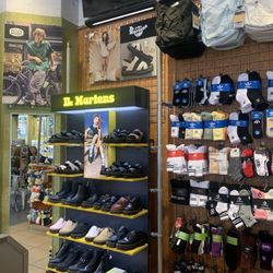 Journeys - Socks and accessories