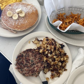 Snug Harbor - Diners Near Me - Santa Monica, California