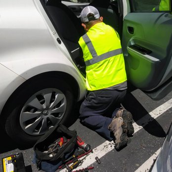 911Jumpstart - Hard at work and focused...really appreciate those that enjoy what they do. - Auto Repair Near Me