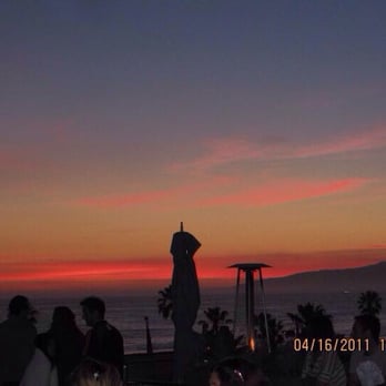 High Rooftop Lounge - Sunset was breath taking - Lounges Near Me - Venice, California High Rooftop Lounge - Sunset was breath taking - Lounges Near Me - Venice, California
