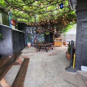 Yia Caffe - Outdoor patio - Coffee & Tea Near Me - Los Angeles, California