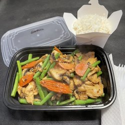 Thai Villa Restaurant - Garlic stir fry with chicken