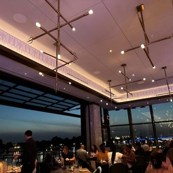 Gordon Ramsay Hell's Kitchen - Huge screen doors - Desserts Near Me - Washington, DC, District of Columbia