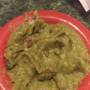 4 Caminos - Brown guacamole with rotten tomatoes. Looks reused. - Food Stands Near Me - Vancouver, Washington
