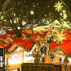 Weihnachtsmarkt - Schön mit den roten Dächern
