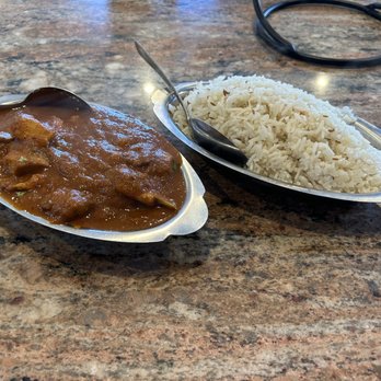 Curry Pizza - Chicken Vindaloo - Indian Near Me - Lehi, Utah