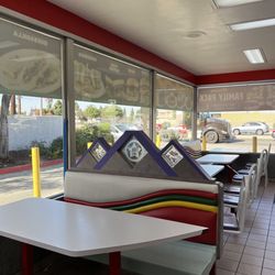 Tom’s #1 World Famous Chili Burgers - IG: happyfoodieoc