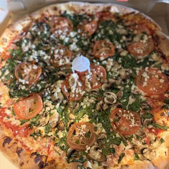 Boston's North End Pizza Bakery - 19" Spinach, Garlic And Tomato Pizza - Pizza Near Me - Aiea, Hawaii Boston's North End Pizza Bakery - 19" Spinach, Garlic And Tomato Pizza - Pizza Near Me - Aiea, Hawaii