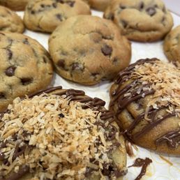 Chocolate chip and coconut drizzled cookies Chocolate chip and coconut drizzled cookies