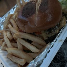 THE OTTO SMASH BURGER W/ FRIES