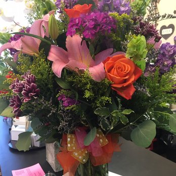 Uniquely Chic Florist & Boutique - A beautiful arrangement by Lacey! - Florists Near Me - Bakersfield, California Uniquely Chic Florist & Boutique - A beautiful arrangement by Lacey! - Florists Near Me - Bakersfield, California
