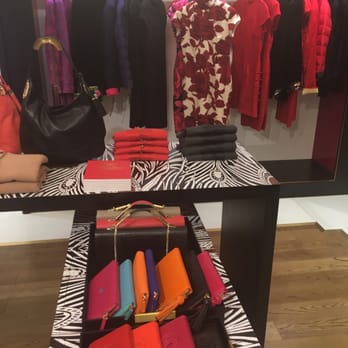 上海灘 - Those wallets caught my eye and complement the cardholder I bought two years ago at Frankfurt airport... - Accessories Near Me - Hong Kong, HK