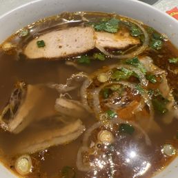 Bún Bò Huế / Spicy Pork & Beef Noodle Soup