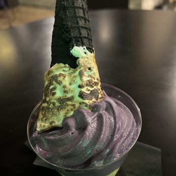 ONYX Ice Cream - Ube/thai tea in cup with toasted cone on top - Ice Cream & Frozen Yogurt Near Me - Phoenix, Arizona