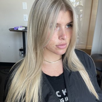 Mackenzi Robustelli - The Blend Salon - Full blonde highlight - Hair Stylists Near Me - Eagle, Idaho Mackenzi Robustelli - The Blend Salon - Full blonde highlight - Hair Stylists Near Me - Eagle, Idaho